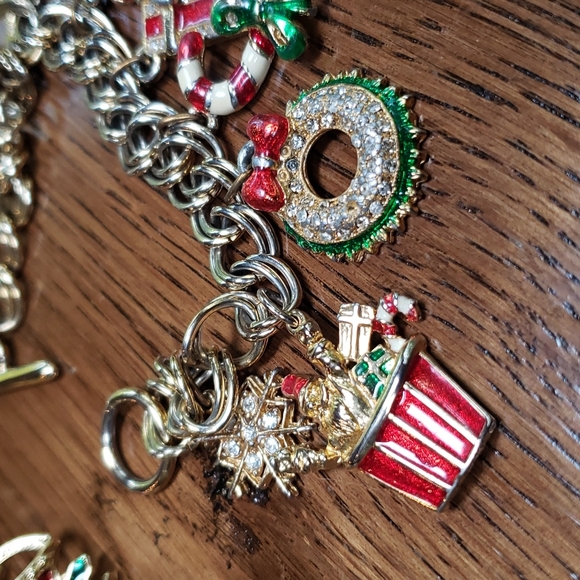 Gold tone Christmas jewelry - Picture 2 of 4